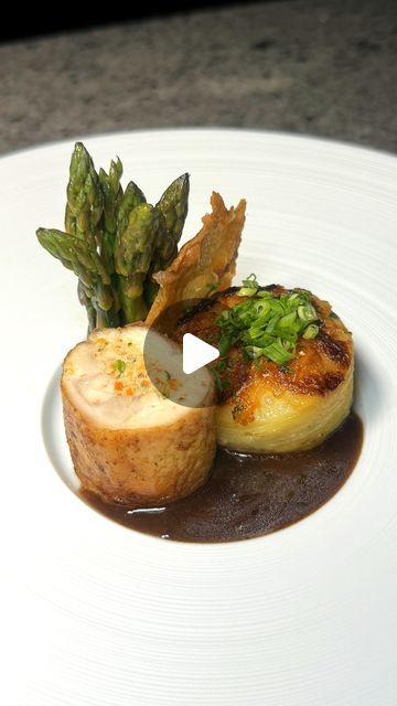 The Boujee Foodie on Instagram: "Classic ingredients made into a beautiful dish. A chicken dinner for my winner Bae ♥️ Chicken Roulade - done with chicken thigh skin Chicken thigh meat skin off Fried chicken skin reserved Chicken farce with carrot, onion and chive Chicken stock reduction with truffle Classic potato au gratin Asparagus Bouquet 💐 I thought to do a Parmesan tuile but hey that chicken skin took the plate to the top ♥️ #chickenrecipes #chickendinner #winnerwinnerchickendinner #chicken #cooking #plating #foodart #theartofplating #foodstagram" Grilled Chicken Plating, Chicken Roulade Plating, Asparagus Bouquet, Parmesan Tuile, Fancy Chicken Recipes, Chive Chicken, Potato Au Gratin, Chicken Roulade, Fried Chicken Skin