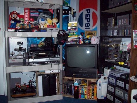 90s Room, 90s Bedroom, Retro Room, Ideas Hogar, Retro Video Games, Dream Room Inspiration, House Room, Room Setup, Room Inspiration Bedroom