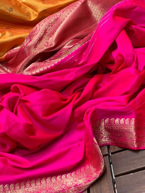 Benaras Sarees, Pure Banarasi Silk Sarees, Red Sarees, Pink Blouse Designs, Bride Reception Dresses, Pure Chiffon Sarees, Banaras Sarees, Kanjivaram Sarees Silk, Kora Silk Sarees