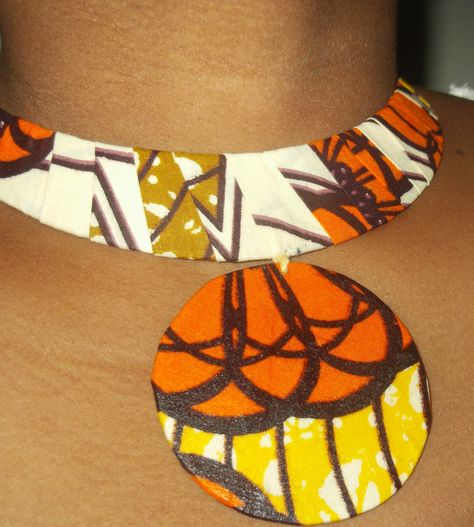 Colar Afro  Angolarte 30€ Fabric Necklaces, Afrocentric Jewelry, Cloth Jewelry, African Crafts, African Necklace, Fabric Necklace, New Africa, African Beads, Jewelry Outfit