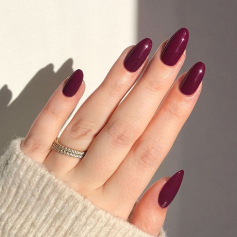 Trending for winter: Juicy Berry Tones 🍓🍒🍇   Move over classic red, deep berry hues are making their mark this season! We’re loving In… | Instagram Thanksgiving Nails Color, Winter Nail Colors, Berry Nails, Red Nails Glitter, Maroon Nails, Romantic Nails, Pink Manicure, Nail Colors Winter, Simple Gel Nails