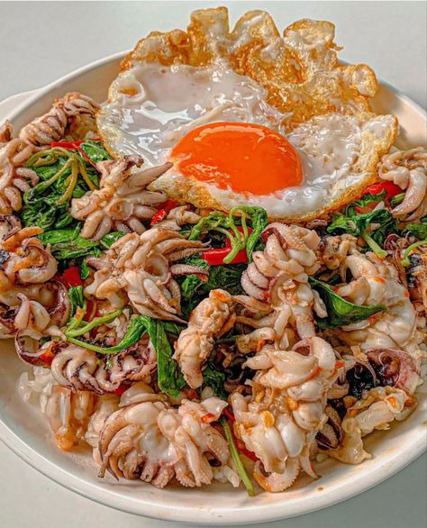 Thai Fusion Food, Healthy Food Menu, Food Cart Design, Thailand Food, Healthy Food Motivation, Fusion Food, Food Drinks Dessert, Thai Food, Interesting Food Recipes