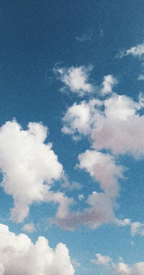 Aesthetic Grain Wallpaper, Retro Sky Aesthetic, Retro Sky Background, Aesthetic Grain Pictures, Simple Landscape Background, Grain Wallpaper Aesthetic, Vintage Sky Aesthetic, Sky Vintage Aesthetic, Clouds Background Aesthetic