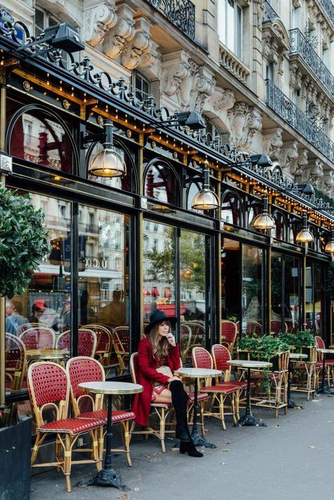 .via "Simple Elegance" | cafe in Paris. Chairs And Tables, Parisian Cafe, Outdoor Cafe, French Cafe, Paris Cafe, Wallpaper Tumblr, French Bistro, Tables And Chairs, Paris Street