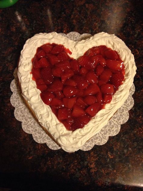 Strawberry heart shaped cheesecake Strawberry Shortcake Heart Shape, Heart Shaped Cheesecake Valentines Day, Strawberry Cake Heart Shape, Heart Shape Cheesecake, Heart Shaped Strawberry Shortcake, Heart Cake Strawberry, Heart Strawberry Cake, Heart Shaped Cheesecake, Heart Shaped Cake Recipe