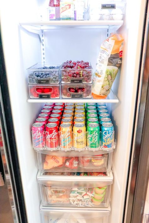 Drink Refrigerator Organization, Drink Fridge Organization, Organizing Drinks In Fridge, Fridge Organization Drinks, Frig Organizing, Drink Refrigerator, Healthy Food Refrigerator Organization, Fridge Organizer Walmart, Rainbow Drinks