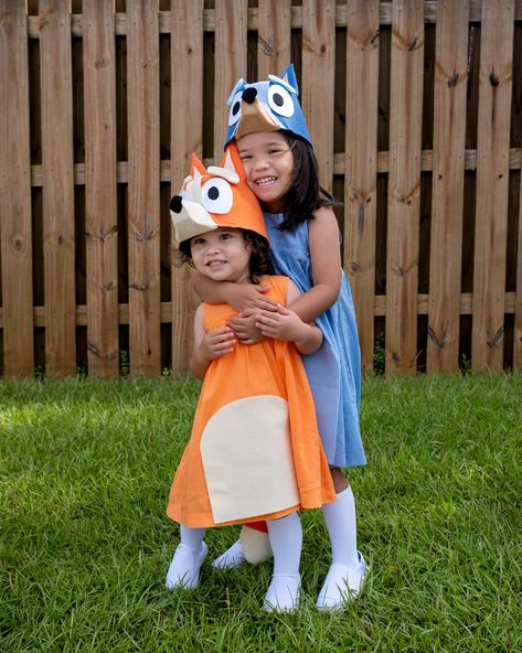 Bingo Costume Halloween, Bluey Family Costume Ideas, Blue And Bingo Costume, Bluey Bingo Costume, Bingo Bluey Costume, Diy Bluey And Bingo Costumes, Bingo Halloween Costumes, Bingo And Bluey Costume Ideas, Diy Bingo Costume