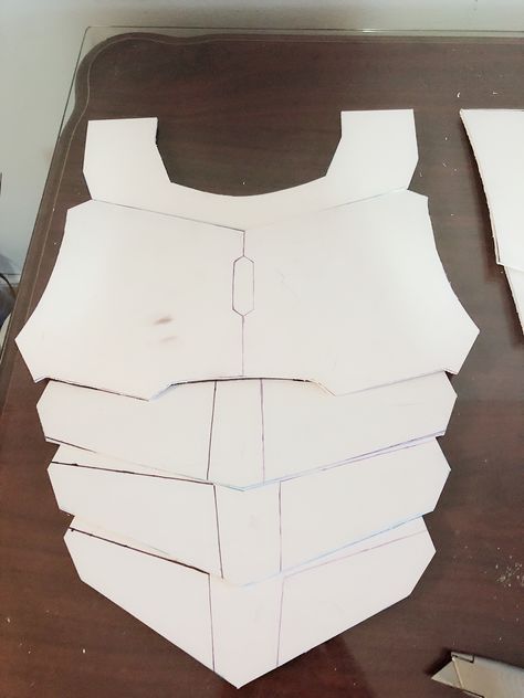 Cardboard Mandalorian Armor, Make Your Own Monster, Mandalorian Costume, Diy Leather Working, Cardboard Costume, Mandalorian Cosplay, Foam Armor, Mandalorian Armor, Paper Clothes