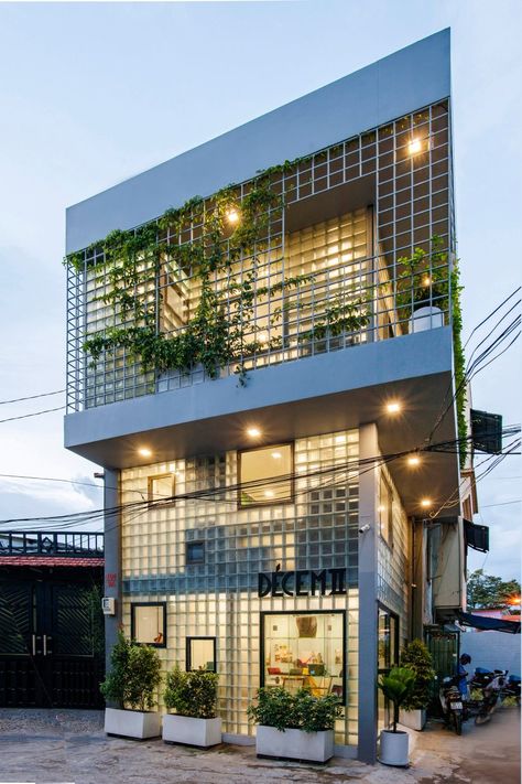 Vietnam architecture studio ROOM+ Design & Build has carried out a dramatic renovation of a small house and shop in Ho Chi Minh City by replacing its walls with glass bricks. House Room Design, Facades Architecture, Studio Room Design, Brick Room, John Lautner, Build A House, Philip Johnson, Glass Brick, Micro House