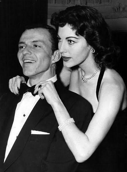 Ava & Frank Ava Gardner Frank Sinatra, Ava Gardner Photos, Klasik Hollywood, Milton Greene, Jane Russell, Lana Turner, Hollywood Couples, Mae West, Gene Kelly