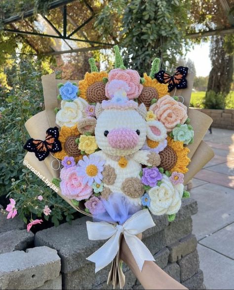 Pastel Birthday, Easy Crochet Animals, Flower Bouquet Diy, Yarn Flowers, Crochet Bouquet, Crochet Cow, Valentines Crochet, Crochet Inspo, Fun Crochet Projects