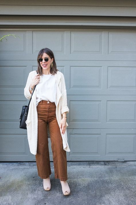 What I Wore: Everlane's Cheeky Jeans + the Day Glove (among other things) - Seasons + Salt Corduroy Outfits, Kamm Pants, Cropped Pants Outfit, Colour Outfit, Long Sweater Jacket, Outfits Primavera, Minimalist Outfits, Color Combinations For Clothes, Modest Style