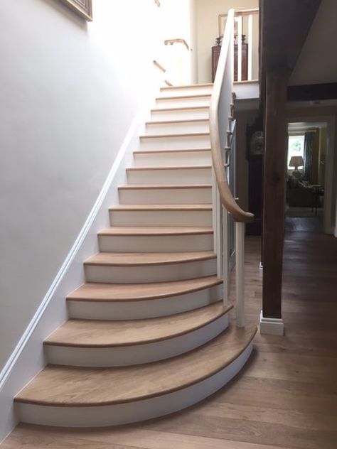 Curved Landing Stairs, Staircase With Rounded Bottom Step, Small Curved Staircase Ideas, Straight Staircase Ideas Entrance, 2nd Floor Stair Ideas, Internal Stairs Design, Curved Staircase Handrail, Rounded Bottom Stair, Internal Stairs Ideas