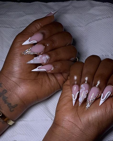 White Stiletto Nails, Stilleto Nails Designs, Long Stiletto Nails, Acrylic Toe Nails, Long Acrylic Nail Designs, Hard Nails, Simple Gel Nails, Pointed Nails, Stiletto Nails Designs