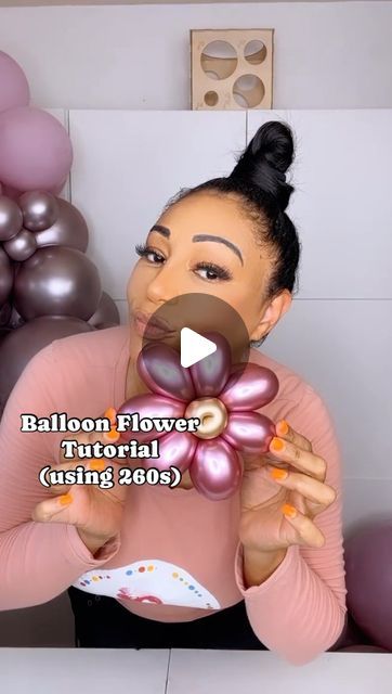 Your Everyday Holiday on Instagram: "Balloon flower tutorial using 260s by @lemajesticrosesdecor 🌺🌺🌺 Add these to your balloon stacks, backdrops or table displays #balloontutorial #balloontipsandtricks #balloons" 360 Balloon Ideas, 260 Balloon Flower, Backdrop Balloon Ideas, Creative Balloon Ideas, Flower Balloon Tutorial, Diy Balloon Bouquet Tutorials, Balloon Flower Tutorial, How To Make Flower Balloons, Balloon Arrangement Ideas