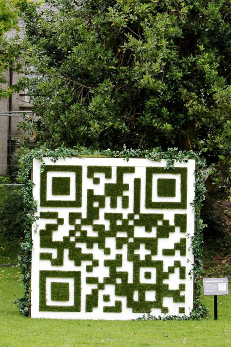 Great idea for a trade show rollout. Conference Signage, Event Design Inspiration, Event Activities, Code Art, Nature Green, Living Wall, Booth Design, Qr Codes, Design Thinking