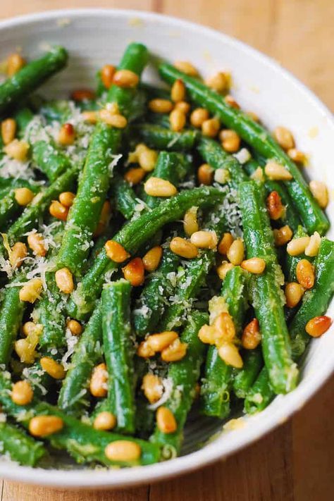 Green Beans with Pine Nuts and Parmesan Cheese Thanksgiving Side Dishes Crockpot, Thanksgiving Green Beans, Thanksgiving Side Dishes Healthy, Pine Nut Recipes, Side Dishes For Salmon, Best Thanksgiving Side Dishes, Thanksgiving Side Dishes Easy, Something Green, Cooking Green Beans