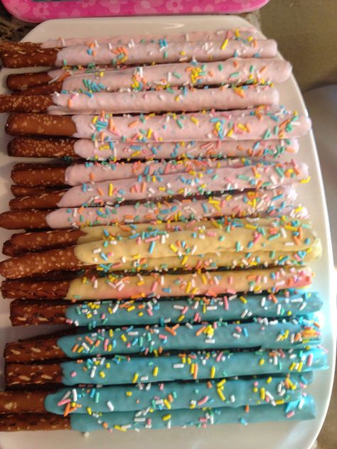 Chocolate dipped pretzel Ice Cream Theme Pretzel Rods, Dipped Pretzel Sticks Party Ideas, Pretzel Rods Dipped Birthday Parties, Sprinkle Food Ideas, Party Pretzels, Unicorn Birthday Party Food, Ice Cream Birthday Party Theme, Dipped Pretzels, Care Bear Birthday