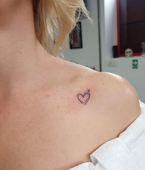 Front Shoulder Heart Tattoo, Grandmom Tattoo Ideas, Shoulder Heart Tattoo, Heart Tattoo On Collar Bone, Small Tattoos Shoulder, Heart Collar Bone Tattoo, Minimal Tattoos For Women, Small Heart Tattoos For Women, Hearts Tattoos For Women