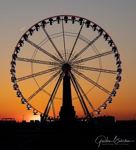 https://flic.kr/p/2jvdySD | Perfect sky! Ferris wheel, place poelaert, Brussels , Belgium | Just 2 traces of planes Brussels Trip, Perspective Illustration, Shadow Painting, Ferris Wheels, Landscape City, Recurring Dreams, Chicano Drawings, Brussels Belgium, Back Road