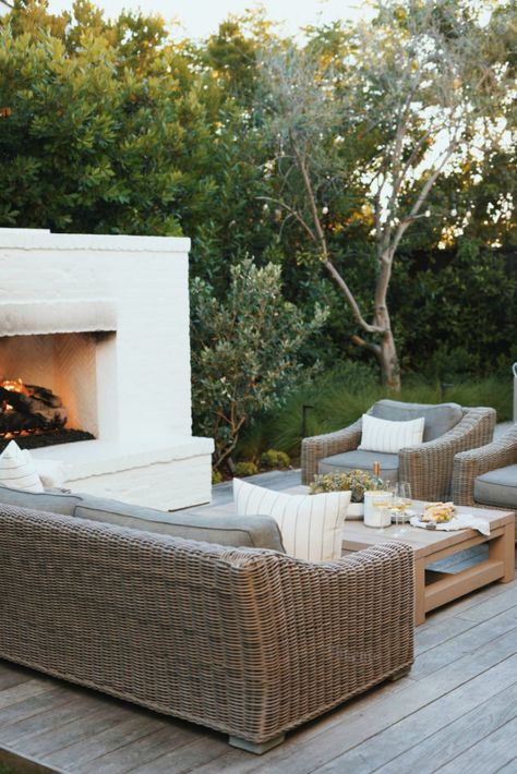 Coastal Backyard, Backyard Patio Ideas, Creative Backyard, Casa Hobbit, Andee Layne, Backyard Fireplace, Interior Minimalista, Summer Rain, Backyard Inspo