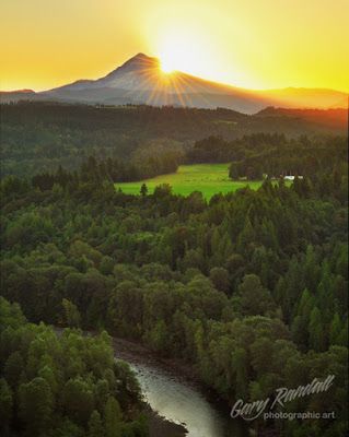 Jonsrud Viewpoint sunrise Mount Hood National Forest, Forest Oregon, Oregon Forest, Best Vacation Destinations, Sun Goddess, Vacation Locations, Mount Hood, The Nature, Best Vacations