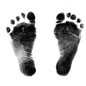 Baby Footprint Keepsake, Footprint Keepsake, Baby Handprint, Baby Posters, Baby Footprints, Desenho Tattoo, Unique Baby Gifts, Baby Hands