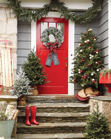 Few things kick off the holiday season more than a wreath on the front door and some twinkle lights. We love seeing how our neighbors and friends get in the spirit with different wreaths and bows and ways to doll up their homes, so we thought we’d share a few ideas of our own. 1. Make It Standout Our number one rule for decorating your home for the holidays is to express your home's own unique personality. Which characteristics are unique to your home? Highlight them with colors and shape... Ideas Decoracion Navidad, Front Door Christmas, Christmas Door Decoration, Front Door Christmas Decorations, Christmas Front Porch, Christmas Front Doors, Christmas Porch Decor, Porch Design, Front Porch Christmas Decor