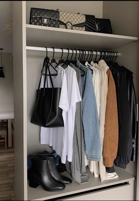 Minimalist Closet Organization, Small Closet Organization Ideas, Closet Organization Ideas, Minimalist Closet, House Organisation, Modern Closet, Small Closet Organization, Pinterest Room Decor, Small Closet