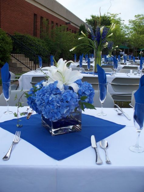 cute centerpiece Male Party Centerpiece Ideas, Blue Party Centerpieces, Blue Grad Party Decorations, Blue And Silver Graduation Party Ideas, Ucla Graduation Party Ideas, Graduation Party Ideas Blue, Blue Centerpieces For Party, Blue Graduation Centerpieces, Blue And White Graduation Party Ideas