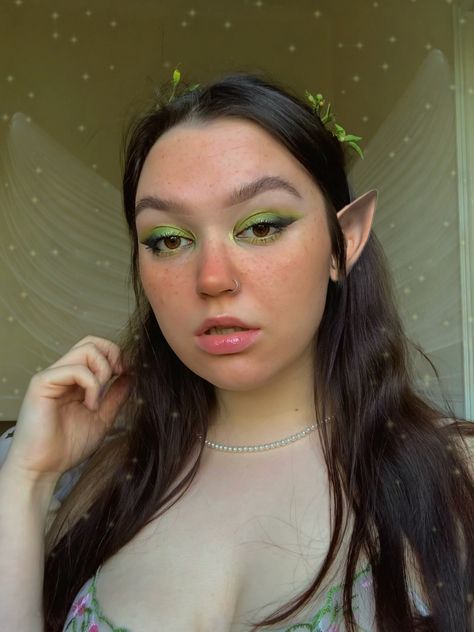 Earthy Fairy Makeup, Fairy Green Makeup, Halloween Faries, Elfen Make Up, Fairy Makeup Green, Goddess Moodboard, Earth Fairy Makeup Looks, Forest Fairy Makeup Aesthetic, Green Fairy Makeup