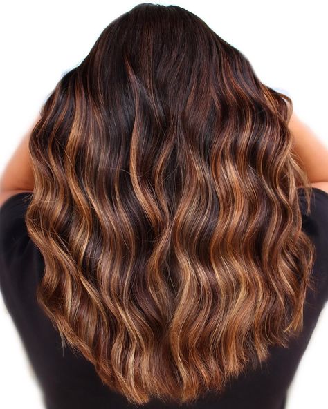 The 30 Cutest and Trendiest Caramel Balayage Ideas for 2022 – 2023 Caramel Balayage Curly Hair, Medium Balayage Hair, Balayage Curly Hair, Caramel Balayage Highlights, Balayage Straight Hair, Balayage Ideas, Black Hair Balayage, Caramel Balayage, Colored Curly Hair