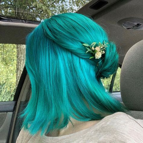 ARCTIC FOX HAIR COLOR @treekiddo oh what i’d give to have bright sunshine yellow hair #afaquamarine #afarcticmist #bluehair #turquoisehair #blueaesthetic #aesthetics #aesthetic #hairgoals #dyedhair #haircolor #hairdye #hairinpso #hairstyle #hair #arcticfoxhaircolor #quarantinehair #quarantinelooks Aqua Hair Color Turquoise, Arctic Fox Aquamarine, Aqua Hair Color, Ocean Hair, Yellow Hair Color, Lumpy Space, Arctic Fox Hair Color, Fox Hair, Bright Sunshine