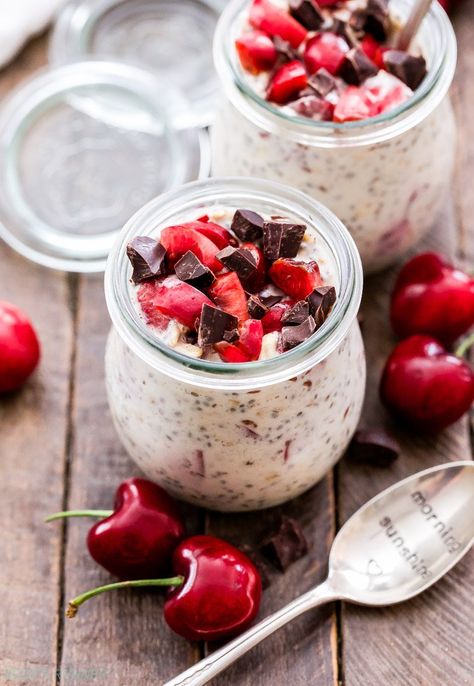 Easy Overnight Oatmeal, Recipe Runner, Cherry Oatmeal, Chocolate Overnight Oats, Chia Overnight Oats, Overnight Oatmeal Recipes, Vegan Overnight Oats, Oat Recipes Healthy, Overnight Oats Recipe Healthy