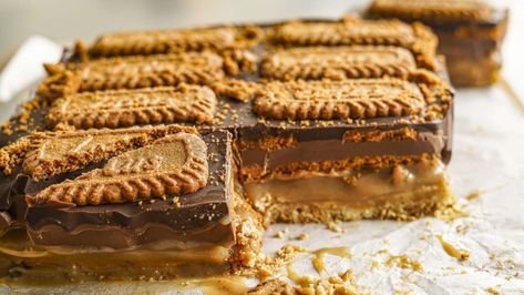 Double chocolate Biscoff caramel slice Biscoff Caramel, Caramel Slice Recipe, Biscoff Recipes, Slice Recipe, Caramel Slice, Bread And Butter Pudding, Slices Recipes, Fudge Sauce, Sunday Afternoon