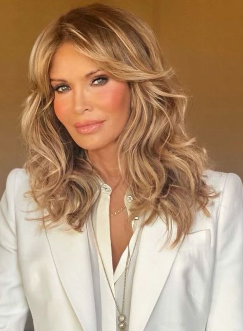 Jaclyn Smith Hairstyles 70s, Jacqueline Smith Hairstyles, Layered Long Hair With Bangs, Layered Stacked Bob Haircut, Haircut For Girls, Bob Haircut For Girls, School Beauty, Check Yourself, Stacked Bob