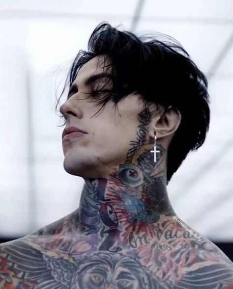 Ronnie Radke Blonde Hair, Curco Vein, Losing My Mind, Emo Men, Ronnie Radke, Escape The Fate, Andy Black, Band Wallpapers, Falling In Reverse