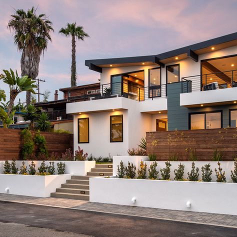 75 Modern Green Exterior Home Ideas You'll Love - March, 2024 | Houzz Modern Cement House, Modern Green Exterior, Cement House, Dream House Modern, Beautiful Modern Homes, Architecture Contemporary, Green Exterior, Contemporary House Exterior, House Design Exterior