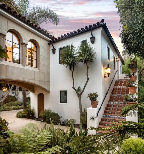 4015 Bajada Ln, Santa Barbara, CA 93110 | MLS #16-3364 | Zillow Spaniard Style Home, Mexican Modern House, Spanish Hacienda Style Homes, Villa Homes, Oceanfront Homes, Hacienda Homes, Homes Of The Rich, Hacienda Style Homes, Mexico House