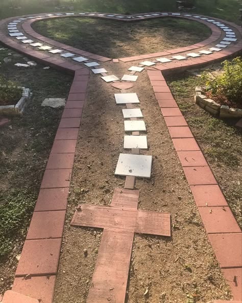 Beautiful Garden Pathways, Front Yard Statue Ideas, Mary Grotto Backyard, Virgin Mary Statue Garden, Rosary Garden, Marian Garden, Mary Garden, Sacred Garden, Prayer Garden