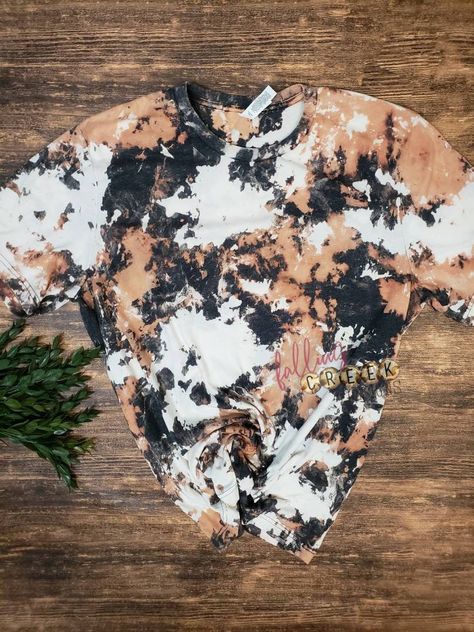 Diy Western Shirt, Cow Print Tshirts, Cow Print Tie Dye Diy, Diy Cowprint Shirt, Cowhide Shirts, Cow Tie Dye, Bleached Tees Shirt Designs, Cow Print Bleach Shirt, Cowhide Tie Dye