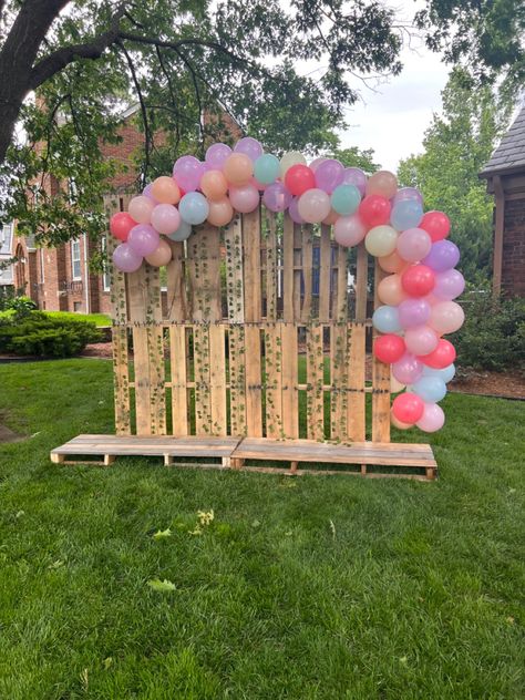 Pallet Photo Backdrop, Graduation Backdrop, Photo Backdrop, Graduation Party, Vines, Party Ideas, Arch, Pastel, Collage