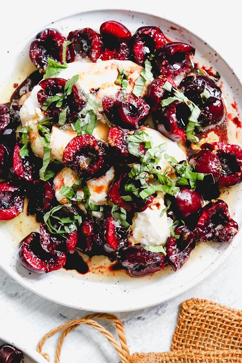 Burrata with brown butter, lemon, and cherries is a stunning appetizer that celebrates peak summer cherry season! It only takes 10 minutes to make and is perfect for summer entertaining. Cherry season is finally here and I could not be more excited!! So much so that I maaayyyyyyy have gone a little bit overboard on the cherry Cherry Charcuterie Board, September Appetizers, Cherry Recipes Savory, Cherry Burrata, Summertime Appetizers, Cherry Appetizers, Burrata Appetizer, Summer Party Appetizers, Cherry Recipe