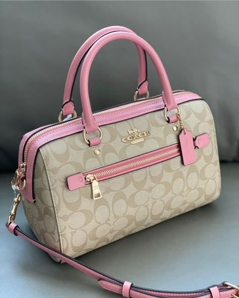 Luxury Bags Collection, Purse Essentials, Handbag Essentials, Girly Bags, Luxury Purses, Girly Accessories, Fancy Bags, Pretty Bags, Cute Purses