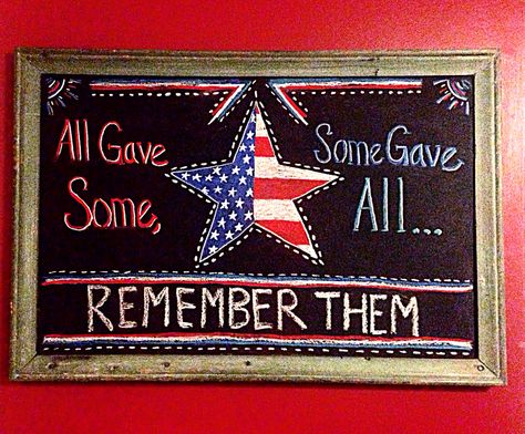 2015 Memorial Day chalkboard art Memorial Day Sign Ideas, Veterans Day Chalkboard Art, Memorial Day Chalkboard Ideas, Memorial Day Chalkboard Art, Memorial Day Bulletin Board Ideas, Patriotic Chalkboard, Chalkboard Drawing, Veterans Day Activities, Sidewalk Signs