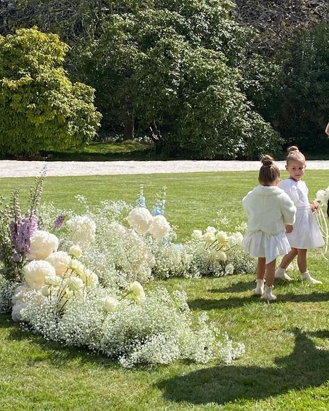 claudia + mike 🤍 so so damn special. | Instagram Wedding Alter Flowers, August Wedding Flowers, Alter Flowers, Pastel Wedding Theme, Cottagecore Wedding, White Wedding Ceremony, Wedding Altar, Spring Garden Party, Altar Flowers