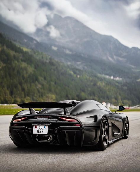 Black beast 😈 the ‘Koenigsegg Naked Carbon’ Regera chassis #209 👌🏻 photo thanks to @pursuitcars 📸 #KoenigseggRegera #Koenigsegg #Regera… Koenigsegg Regera, Dream Cars Lamborghini, Cars On The Road, Aesthetic Cars, Black Beast, F1 Wallpaper Hd, Mc Laren, Exotic Sports Cars, Koenigsegg