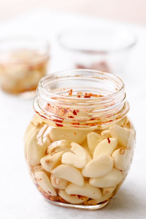 Easy Pickled Garlic (Spicy) is a fun way to preserve fresh garlic in a really simple vinegar brine. It adds the perfect kick of flavor to so many recipes. Really easy to make and it keep in the refrigerator for up to a few months. Canning Pickles, Garlic Recipe, Pickled Garlic, Refrigerator Pickles, Tandoori Masala, Pickled Veggies, Pickled Vegetables, Garlic Recipes, Pickled Onions