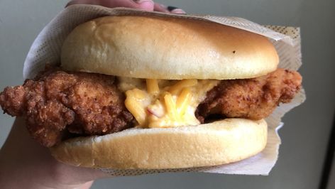 Chick Fil A Pimento Cheese, Honey Pepper Pimento Cheese, Pimento Cheese Chicken Sandwich, Honey Pepper Pimento Chicken Sandwich, Pimento Cheese Appetizer, Honey Pepper Chicken, Chick Fil A Sandwich, Chicken Breast Sandwich, Pimento Cheese Sandwiches