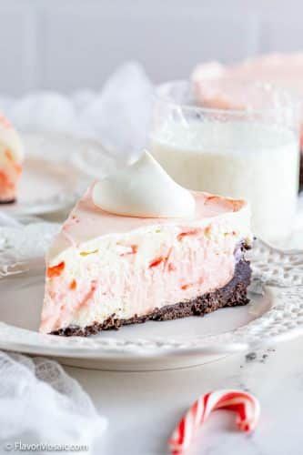 No Bake Peppermint Cheesecake, Candy Cane Cheesecake, No Bake Candy, Christmas Cheesecake Recipes, Holiday Cheesecake, Impressive Dessert, Christmas Dessert Table, Peppermint Cheesecake, Easy No Bake Cheesecake